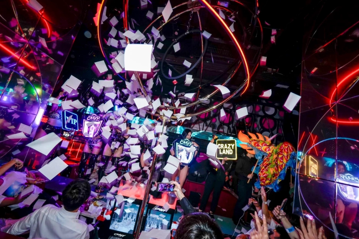 大阪夜店：CRAZY LAND by CHEVAL