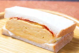 焼きたてふわふわ玉子焼きサンド(現做厚蛋燒三明治)