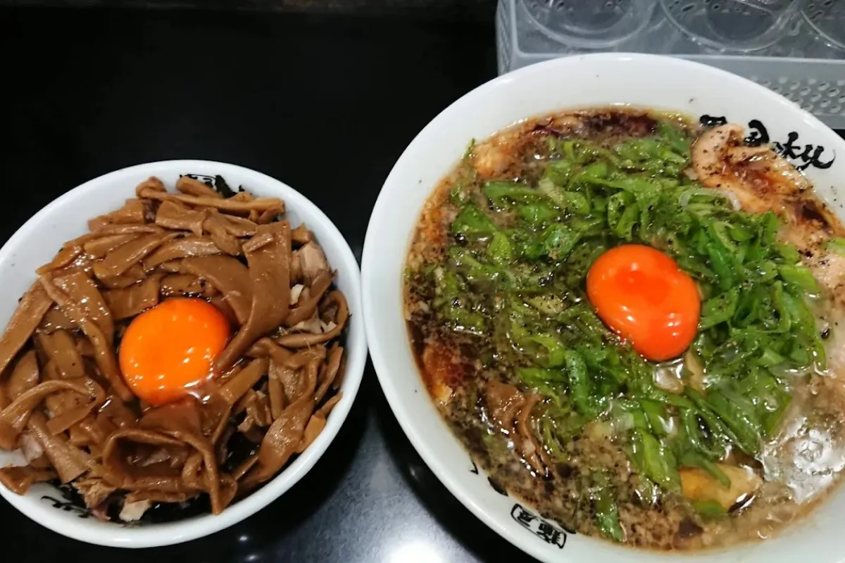 大阪拉麵推薦 6：麺屋丈六（なんば店）