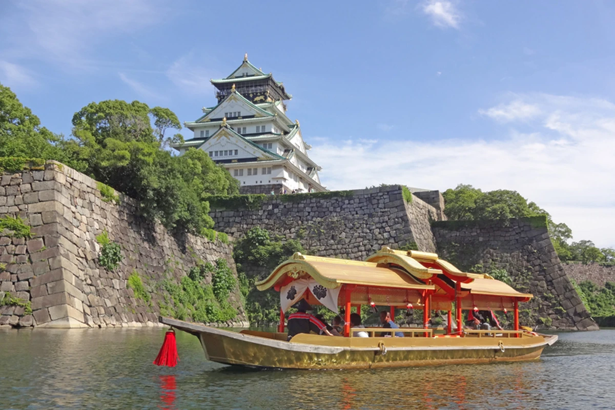 大阪城御座船環繞護城河更近距離觀賞雄偉石牆