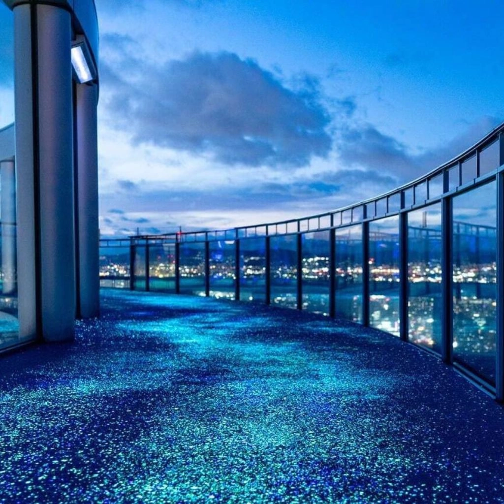屋頂戶外展望台:360度夜景與星空步道